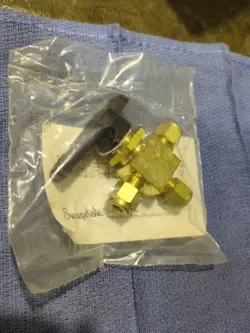 SWAGELOK B-43XS4 BRASS 1 PIECE 40 SERIES 3-WAY BALL VALVE FNSP