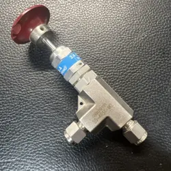 USED STAINLESS STEEL HIGH PRESSURE PROPORTIONAL RELIEF VALVE, 1/4 IN. SS-4E3A-MO