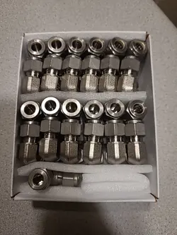 25.  SWAGELOK SS-600-9, 3/8