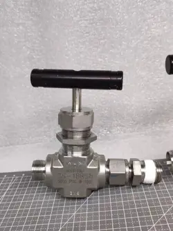 SWAGELOK SS-18RS8 STAINLESS STEEL INTEGRAL VALVE POSITIVE