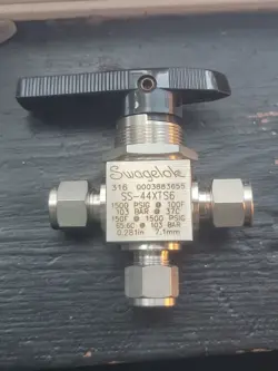 SWAGELOK SS-44XTS6  3 WAY BALL VALVE