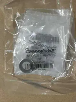PACK OF 10 SWAGELOK NI-8-VCR-2-GR-VS, 1/2