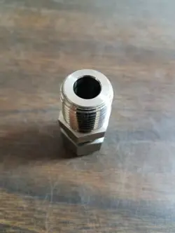 SWAGELOK SS-810-1-8 TUBE FITTING 1/2