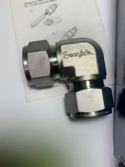 1PC SWAGELOK SS-1210-9