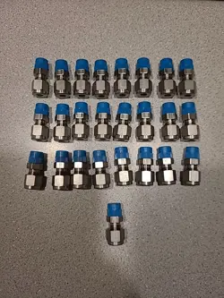 25 - SWAGELOK STAINLESS CONNECTOR FITTING, 1/4