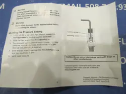 SWAGELOK PRESSURE REGULATOR