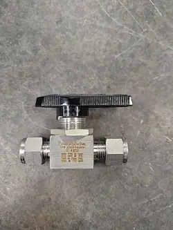 SWAGELOK 3/8” SS-43GS6 MANUAL BALL VALVE