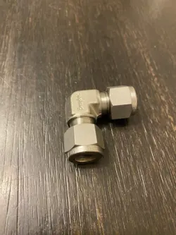 SS-600-9 STAINLESS