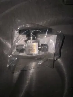 NEW SWAGELOK SS-43GS6 STAINLESS STEEL 316  1-VALVES IN THIS LOT. MAKE OFFER$??