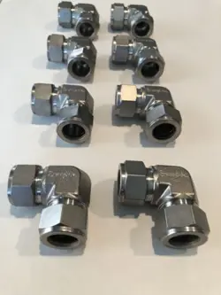 8- SWAGELOK 3/4 OD COMPRESSION 90S NEW