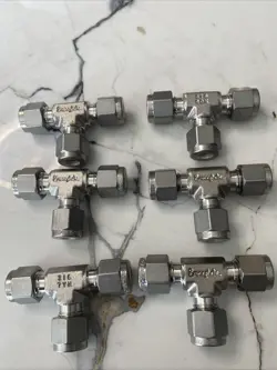 LOT-6PC SWAGELOK STAINLESS STEEL TEE UNION FITTING, 1/4