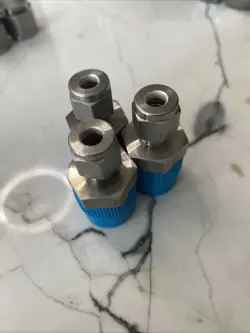LOT-3PC SWAGELOK STAINLESS STEEL CONNECTOR FITTING, 1/4