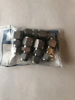5- SWAGELOK REDUCING UNIONS 1/2X3/8OD COMPRESSION TUBE