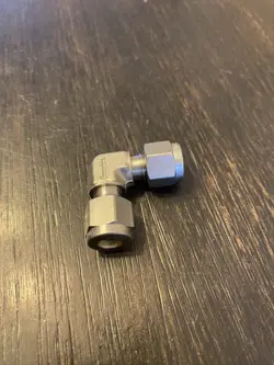 SS-400-9 STAINLESS