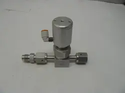 SWAGELOK SS-BNV51-C STAINLESS STEEL HIGH PURITY BELLOWS SEALED VALVE 1/4 IN