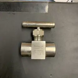 SWAGELOK NEEDLE
