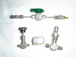 LOT OF SWAGELOK VALVES/REGULATORS STAINLESS STEEL 