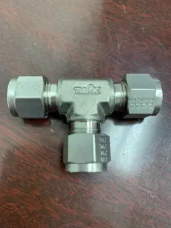 TY-LOK STAINLESS STEEL UNION TEE 3/8 TUBE OD SWAGELOK REF SS-600-3 *NEW*