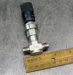 SWAGELOK SS-4MG-MH STAINLESS STEEL FLOW METERING VALVE 1/4
