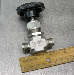 SWAGELOK SS-1RS6 STAINLESS STEEL MANUAL NEEDLE VALVE 5000 PSI