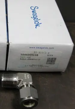 SWAGELOK SS-810-2-8 STAINLESS TUBE FITTING MALE ELBOW 1/2 IN TUBE OD X 1/2 M NPT