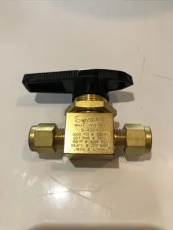 1/4 TUBE BRASS BALL VALVE (3000 PSI) SWAGELOK B-43S4