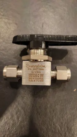 SWAGELOK MANUAL 1/4 TURN VALVE - SS-43GS4 - 1/4