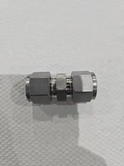 SWAGELOK SS-810-6 UNION, 1/2 IN. TUBE OD UNION FREESHIPPING 