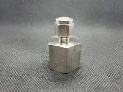 SWAGELOK NEW STAINLESS STEEL FEMALE CONNECTOR 1/4 IN X 1/2 FNPT SS-400-7-8