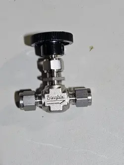 SWAGELOK NEEDLE VALVE SS-1RS4