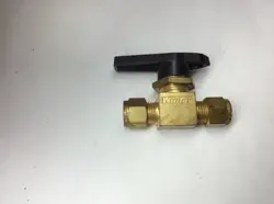 ONE (1)  WHITEY SWAGELOK BRASS 3/8