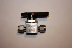 SWAGELOK MANUAL 1/4 TURN VALVE - SS-43GS4 - 1/4