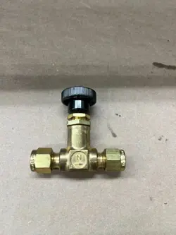 NUPRO CO (SWAGELOK) B-4JN / B4JN (NEW BUT NO BOX)