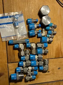 SEAGELOK FITTINGS LOT