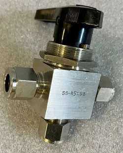 WHITEY (NOW SWAGELOK) 3 WAY BALL VALVE 1/2
