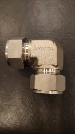 NEW SWAGELOK SS-1610-9 STAINLESS STEEL TUBE FITTING UNION ELBOW 1 INCH TUBE 1