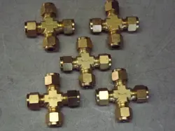 SWAGELOK B-600-4 BRASS UNION CROSS 3/8