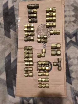WHOLESALE LOT OF 30+ MISCELLANEOUS SWAGELOK COMPRESSION BRASS/COPPER FITTINGS 