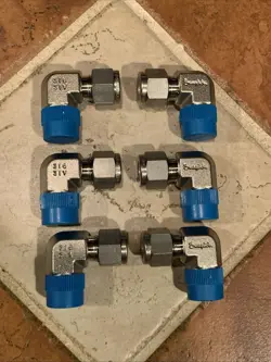 SWAGELOK SS-600-2-6ST TUBE FITTING POSITIONABLE MALE ELBOW LOT OF 6