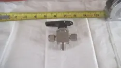 WHITEY / SWAGELOK STAINLESS 3 WAY BALL VALVE, SS-43XS4-S4-M4, NEW