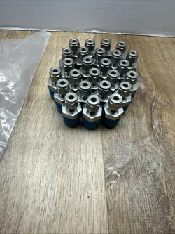 LOT OF 25 NEW SWAGELOK SS-810-1-8 SST  1/2 TUBE X 1/2 NPT FITTINGS W/ BOLTS