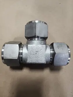 SS-2400-3, SWAGELOK UNION TEE 1-1/2