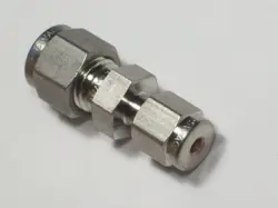 1 - SWAGELOK STAINLESS STEEL REDUCING UNION, 1/4