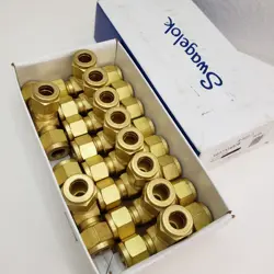 10 - SWAGELOK BRASS TUBE FITTING UNION TEE, 3/8 IN. B-600-3 3 PORTS