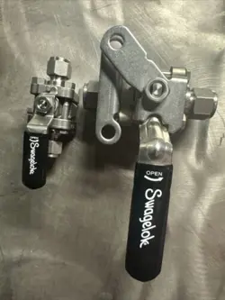 ?LOT OF NEW?SWAGELOK