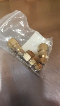 SWAGELOK B-810-6-4 BRASS REDUCING UNION 1/2