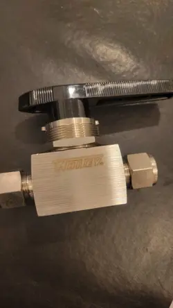 NEW WHITEY SS-45S8 STAINLESS STEEL BALL VALVE 1/2 IN. SWAGELOK TUBE FITTING