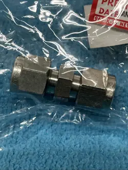 SWAGELOK ~ SS-400-6-1 ~ COMPRESSION STRAIGHT UNION TUBE