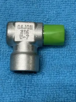 SS-8-SE ELBOW PIPE