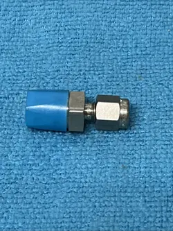 SWAGELOK ~ SS-200-1-4 ~  PIPE TO TUBE STRAIGHT ADAPTER